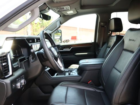 Used 2024 GMC Sierra 2500 Denali w/ Denali Reserve Package AWD/4WD image 12
