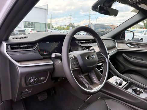 New 2026 Jeep Grand Cherokee Limited w/ Limited Altitude Package AWD/4WD image 6