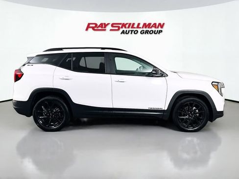 Used 2023 GMC Terrain SLE w/ Driver Convenience Package FWD image 8