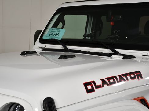 Used 2021 Jeep Gladiator Overland AWD/4WD image 12