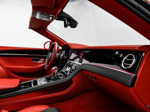 Used 2022 Bentley Continental GT image 52