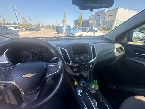 Used 2020 Chevrolet Equinox LS w/ LS Convenience Package FWD image 3