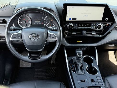 Used 2024 Toyota Highlander XSE image 12