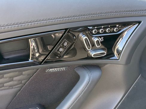 Used 2024 Jaguar F-TYPE Coupe AWD image 12