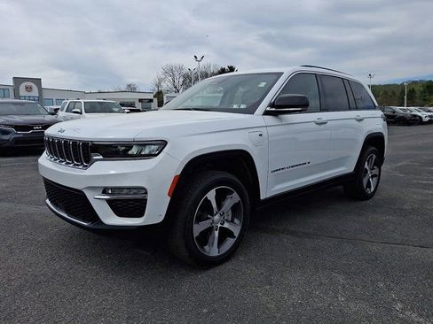 Certified 2022 Jeep Grand Cherokee Limited 4xe w/ Luxury Tech Group II image 3