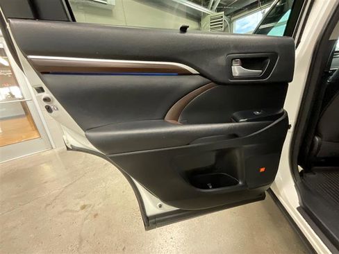 Used 2016 Toyota Highlander Limited image 20