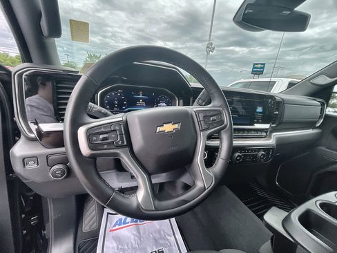 Used 2025 Chevrolet Silverado 1500 LT RWD image 10