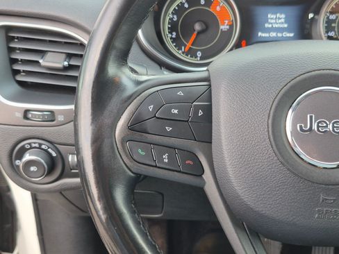 Used 2019 Jeep Cherokee Trailhawk AWD/4WD image 17