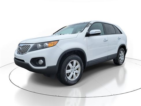 Used 2013 Kia Sorento LX w/ Value Pkg image 2