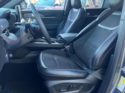 Used 2025 Ford Explorer ST image 18