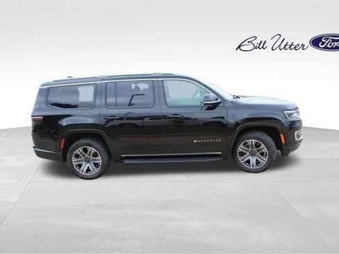 Used 2024 Jeep Wagoneer Series II w/ Flexible Seating Group AWD/4WD image 4