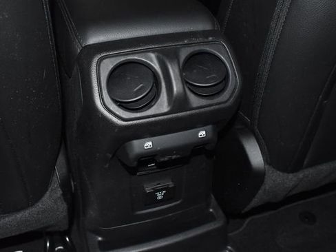 Used 2022 Jeep Wrangler Unlimited Sahara image 32