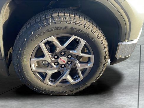 New 2026 GMC Sierra 1500 SLE image 23