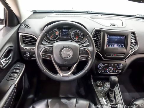 Used 2019 Jeep Cherokee Latitude Plus w/ Comfort/Convenience Group image 17