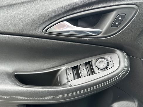 Used 2022 Buick Encore GX Preferred w/ Cold Weather Comfort Package AWD/4WD image 12
