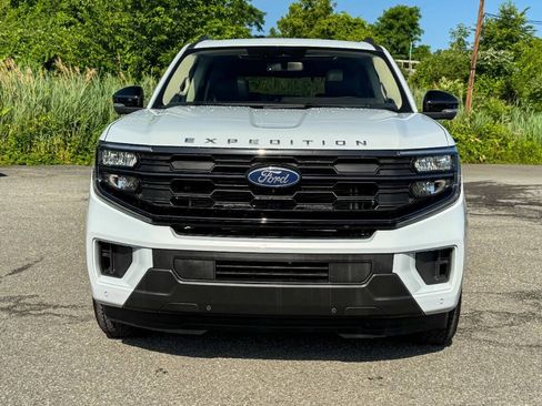 Used 2025 Ford Expedition Active AWD/4WD image 8
