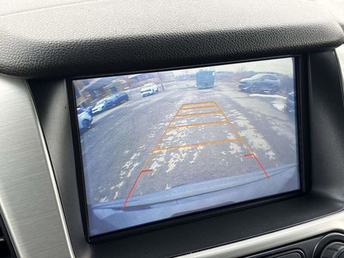 Used 2017 GMC Yukon SLT image 33