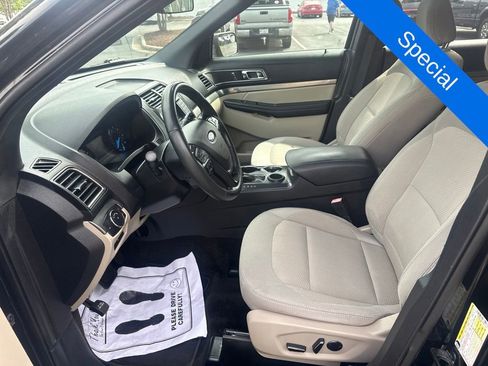 Used 2018 Ford Explorer XLT FWD image 8