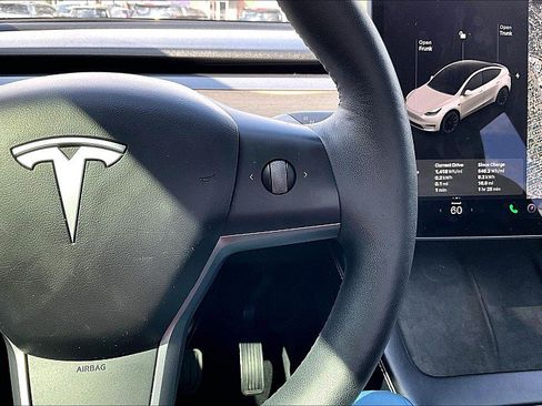 Used 2021 Tesla Model Y Long Range AWD/4WD image 17