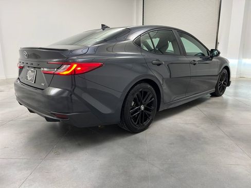 Used 2025 Toyota Camry SE image 7