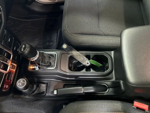 Used 2024 Jeep Wrangler Unlimited image 5