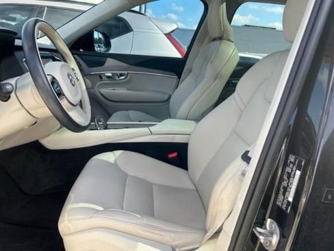 Used 2023 Volvo XC90 B6 Plus w/ Protection Package Premier AWD/4WD image 4