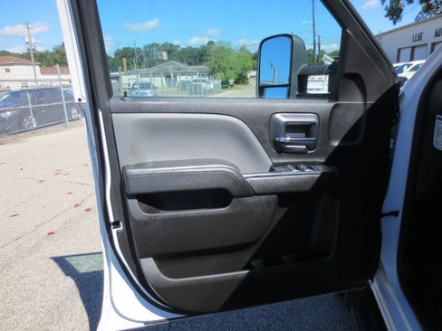 Used 2018 Chevrolet Silverado 1500 W/T w/ WT Convenience Package AWD/4WD image 16