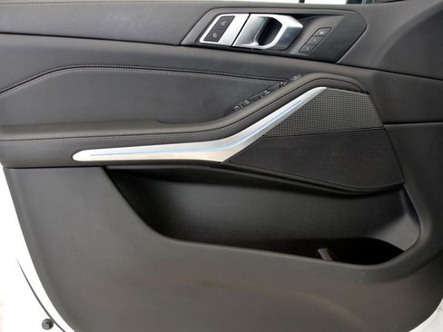 Used 2023 BMW X5 xDrive40i w/ Executive Package image 16