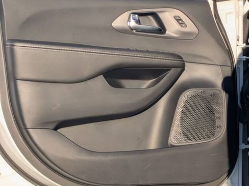 New 2026 Chrysler Pacifica Select w/ S Appearance Package FWD image 13