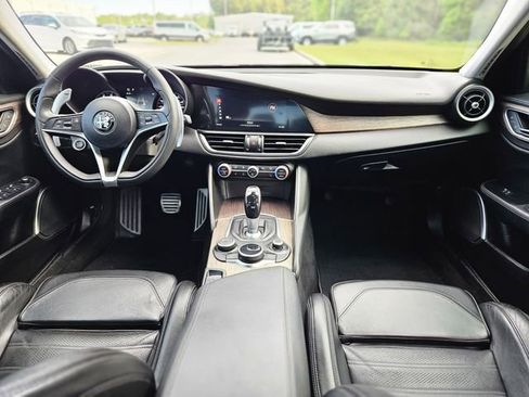 Used 2017 Alfa Romeo Giulia Ti w/ TI 19" Sport Package image 15