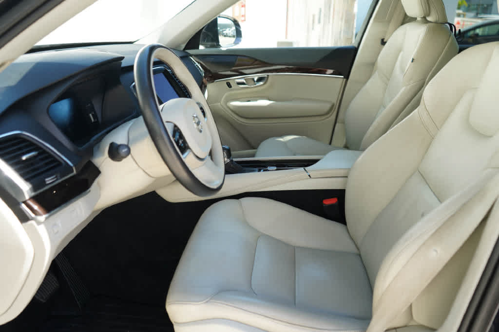 Used 2019 Volvo XC90 T5 Momentum w/ Protection Package Premier AWD/4WD image 12