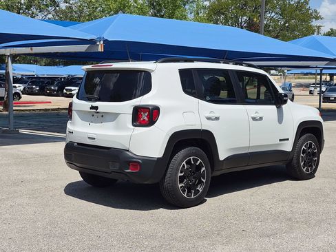 Used 2023 Jeep Renegade Latitude AWD/4WD image 3