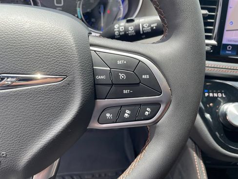 Used 2026 Chrysler Pacifica Pinnacle FWD image 19