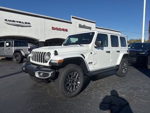 New 2026 Jeep Wrangler Unlimited Sahara AWD/4WD image 2