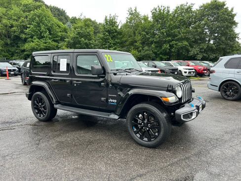 Used 2022 Jeep Wrangler Unlimited Sahara w/ Cold Weather Group AWD/4WD image 8