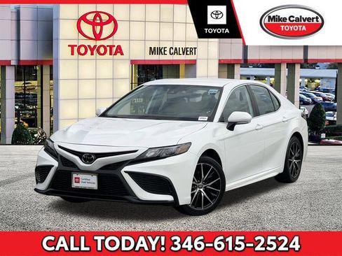 Certified 2024 Toyota Camry SE FWD image 1