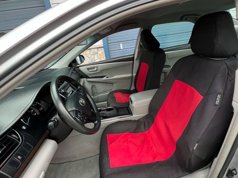 Used 2015 Toyota Camry LE image 8