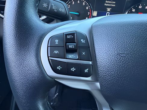 Used 2022 Ford Explorer XLT w/ Equipment Group 202A AWD/4WD image 19