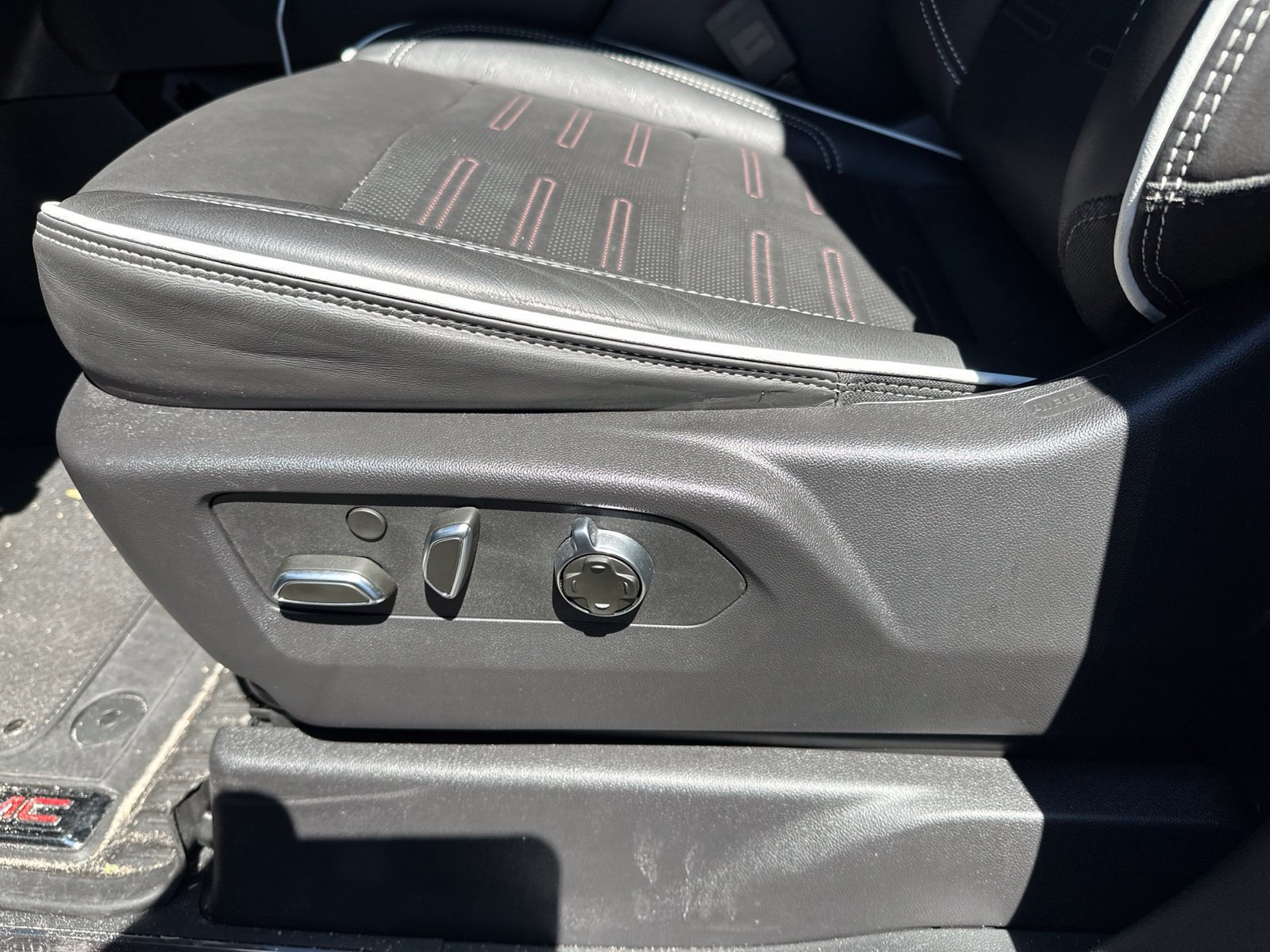 Used 2025 GMC Sierra 2500 AT4X AWD/4WD image 6