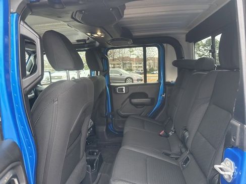 Used 2022 Jeep Gladiator Sport image 10