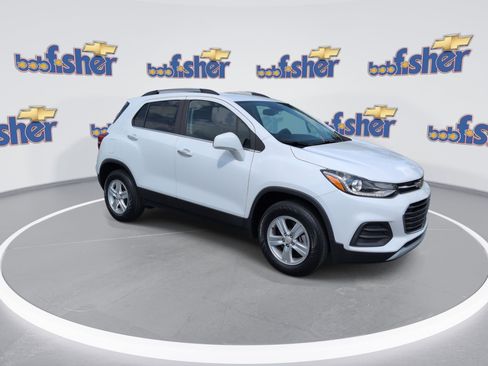 Certified 2019 Chevrolet Trax LT w/ LT Convenience Package AWD/4WD image 2