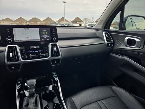 Certified 2022 Kia Sorento SX image 4