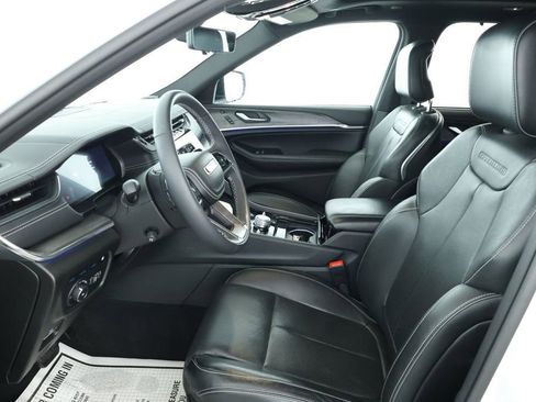 Used 2023 Jeep Grand Cherokee Overland w/ Luxury Tech Group IV image 19