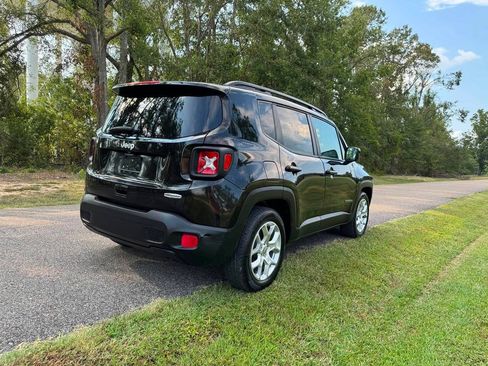 Used 2018 Jeep Renegade Latitude FWD image 6