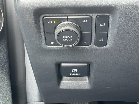 Used 2025 Ford Expedition Platinum AWD/4WD image 33