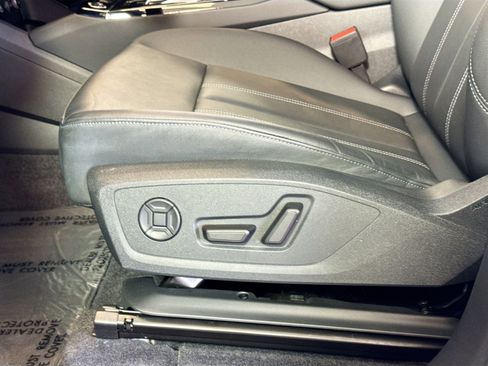 Used 2025 Audi Q6 e-tron Premium w/ Convenience Package image 16