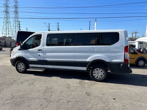 Used 2019 Ford Transit 350 XLT RWD image 3