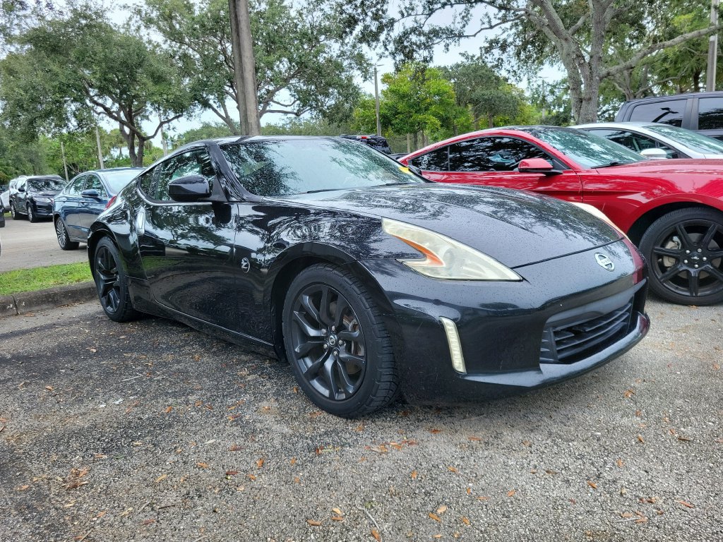 Used 2015 Nissan 370Z Coupe RWD image 3