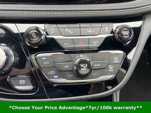 Certified 2025 Chrysler Pacifica Limited image 70