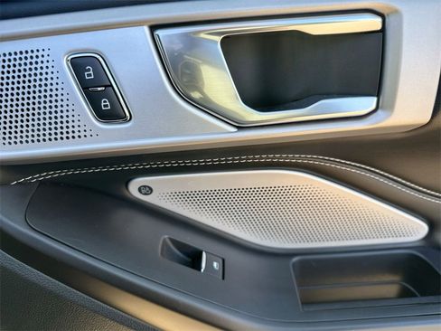 Used 2020 Ford Explorer ST w/ ST Street Pack image 33